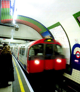 El metro de Londres es llamado popularmente "The tube",